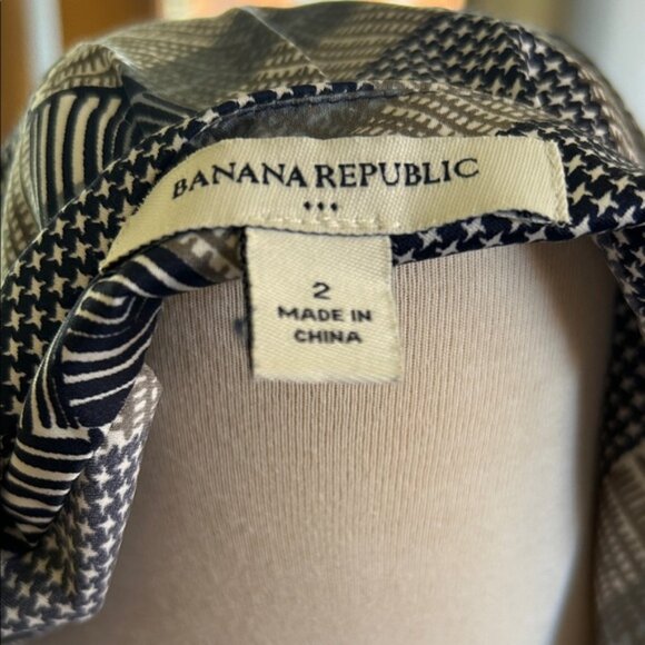 Elegant Black and White Wrap Dress - Picture 11 of 11